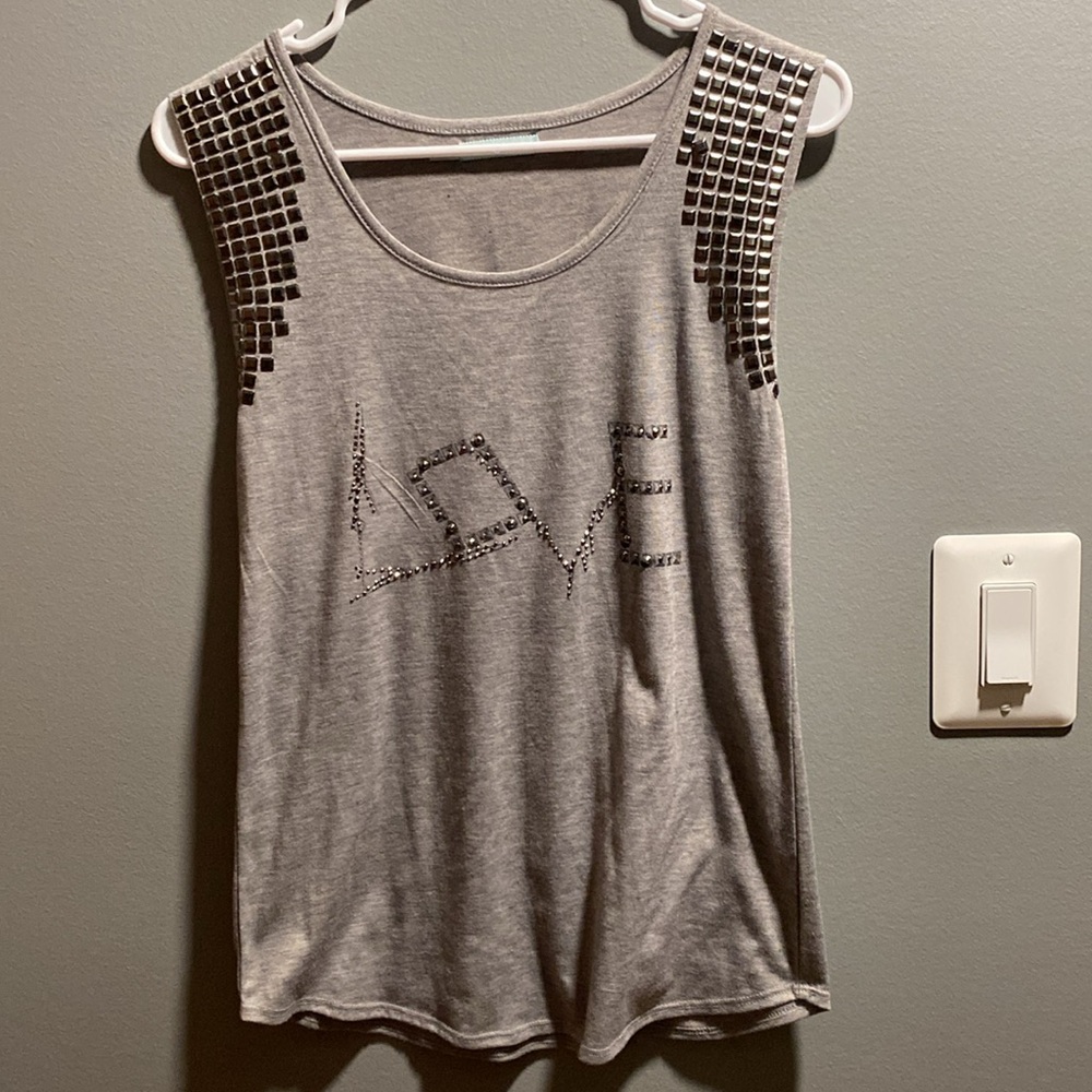 NWOT WOMANS TOP  SIZE SMALL! SMOKE FREE HOME! - Picture 3 of 5